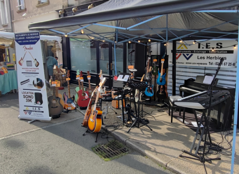 Lire la suite à propos de l’article BRADERIE aux Herbiers le 8 juin !