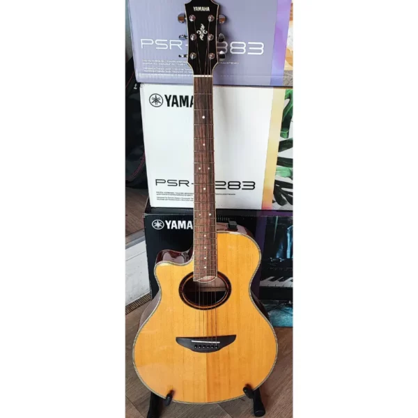YAMAHA APX700II GAUCHER